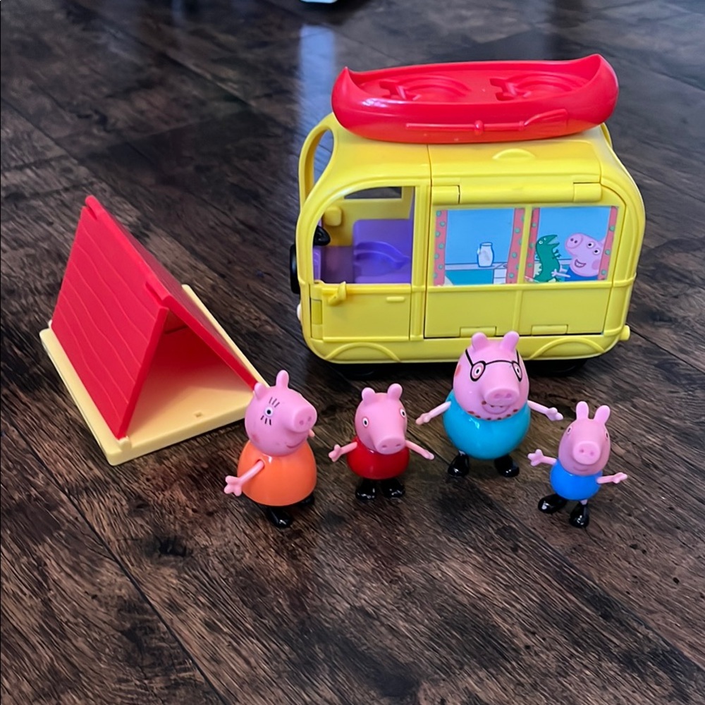 Peppa Pig Yellow and Red Action Figures Playset